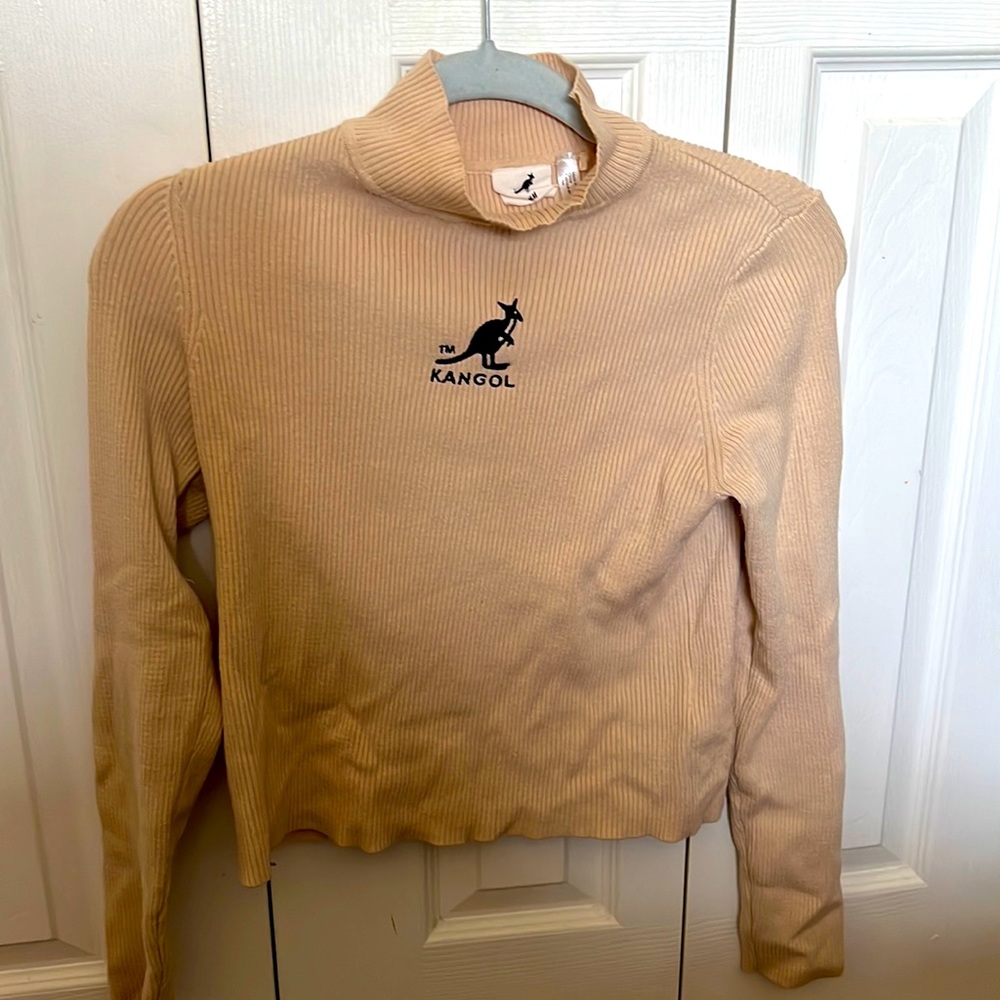 Fitted long sleeve turtleneck cream/Tan shirt